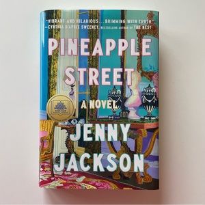 🌎🌎🌎 NYT Best Seller- Pineapple Street by Jenny Jackson, EUC